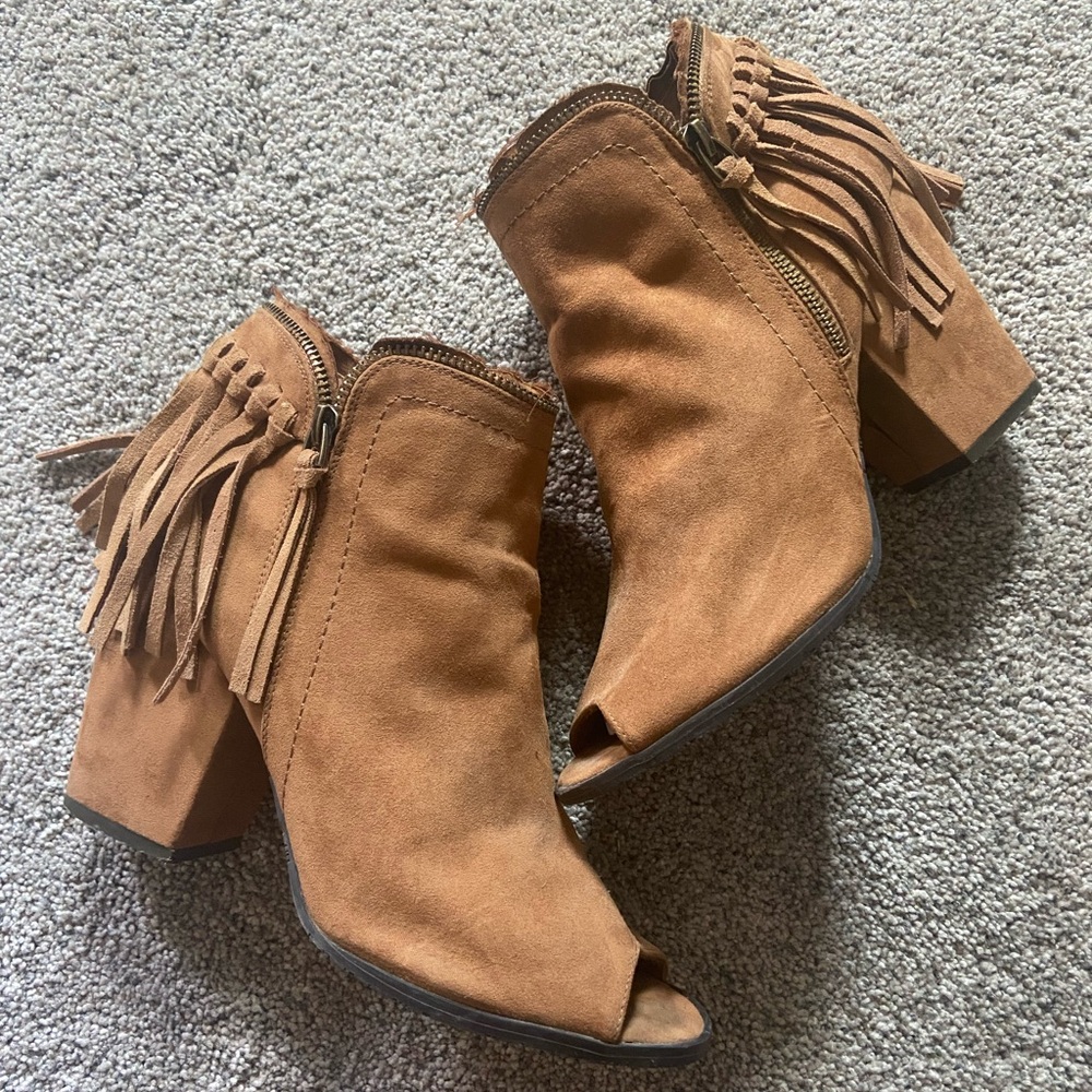 Dolce Vita Promise Fringe Suede Peep Toe Ankle Low Heel  Booties Size 5-6 Boho